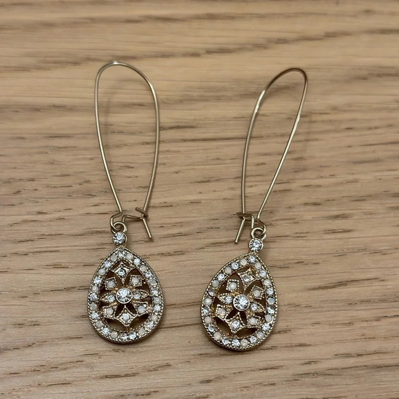 Pear Shaped Gold Drop Earrings​ - Picture 1 of 4